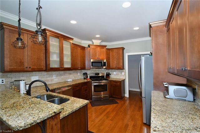 6832 Orchard Path Drive, Clemmons, NC 27012