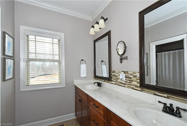 6832 Orchard Path Drive, Clemmons, NC 27012