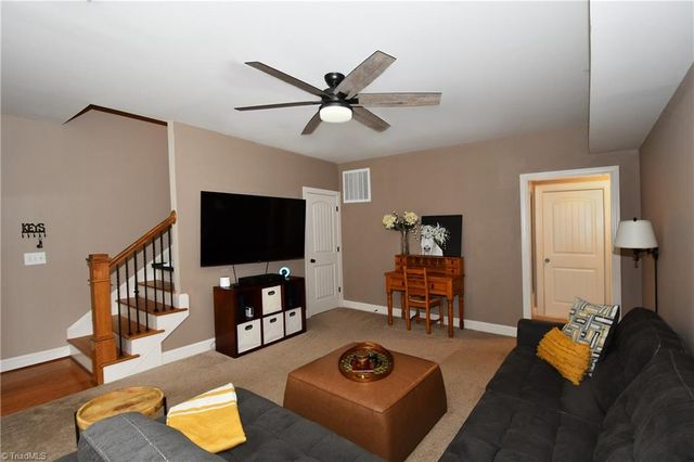 6832 Orchard Path Drive, Clemmons, NC 27012