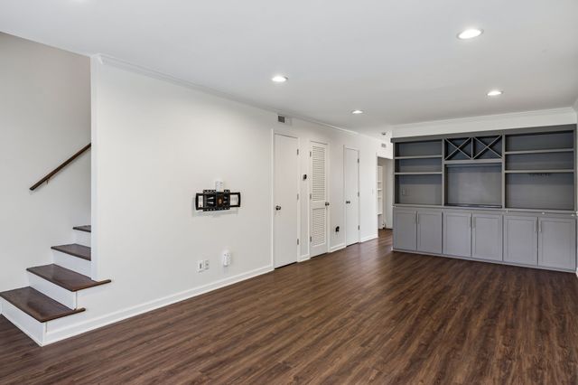 100 Brattlesboro Dr, Nashville, TN 37204