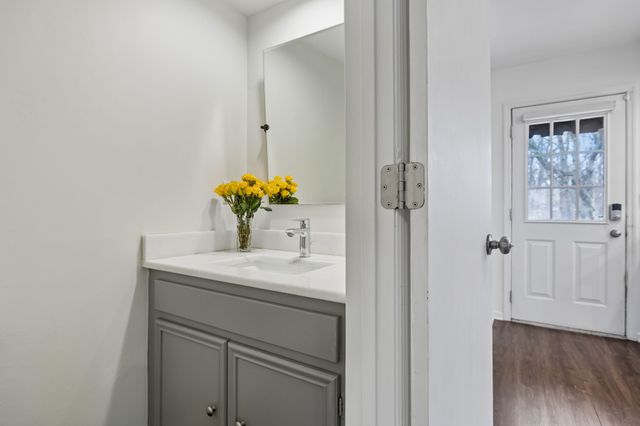 100 Brattlesboro Dr, Nashville, TN 37204