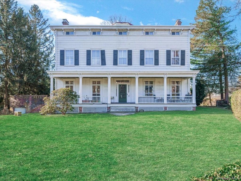 29 Center Drive, Douglaston, NY 11363 — exterior