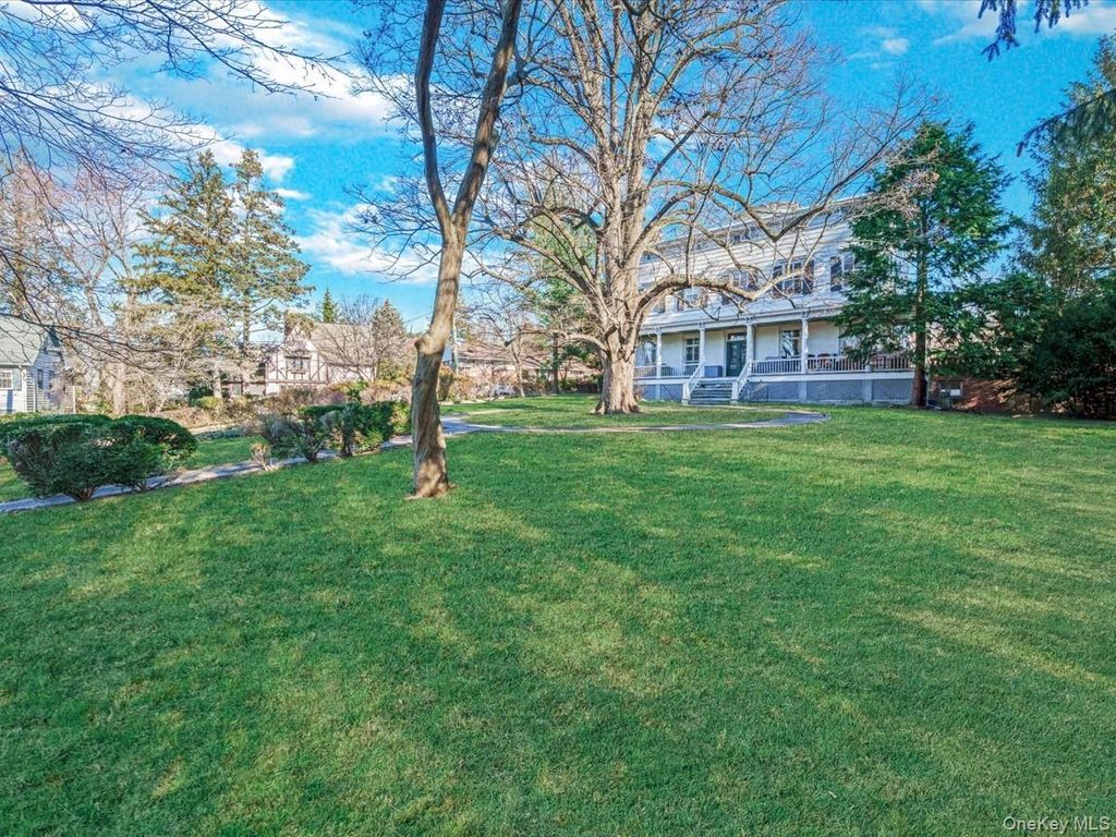 29 Center Drive, Douglaston, NY 11363 — photo 3