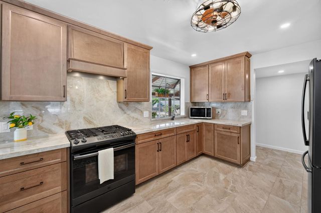 6633 Lindberg Ave, Placerville, CA 95667