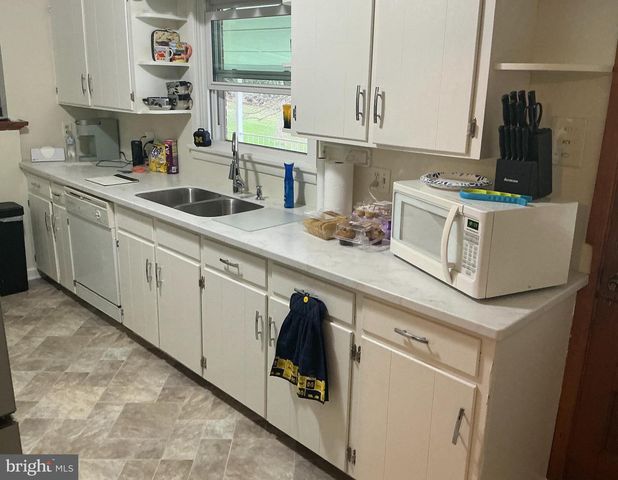 6150 CHAMBERS HILL RD, Harrisburg, PA 17111