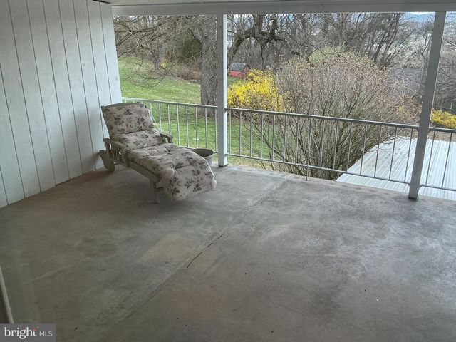 6150 CHAMBERS HILL RD, Harrisburg, PA 17111