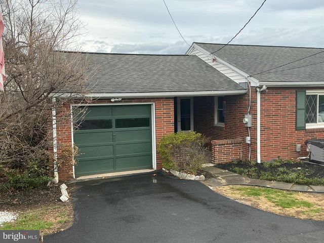6150 CHAMBERS HILL RD, Harrisburg, PA 17111