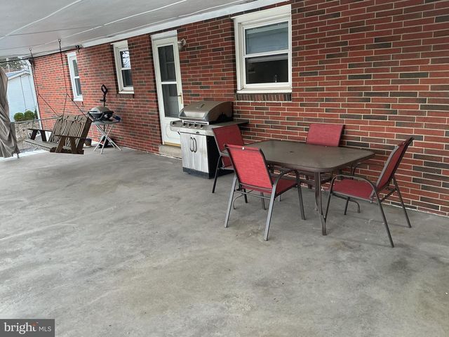 6150 CHAMBERS HILL RD, Harrisburg, PA 17111