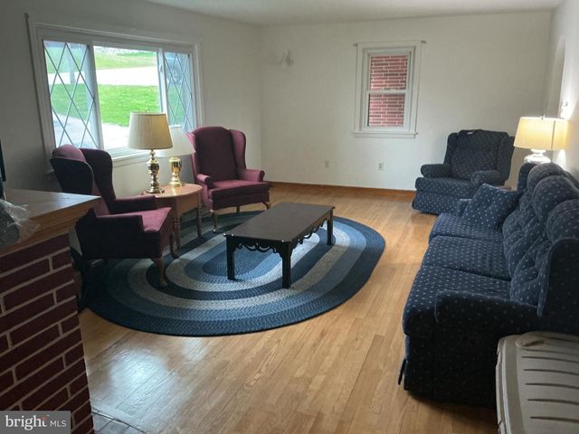6150 CHAMBERS HILL RD, Harrisburg, PA 17111