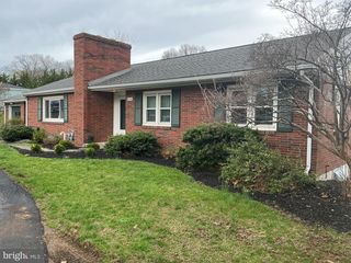 6150 CHAMBERS HILL RD, Harrisburg, PA 17111