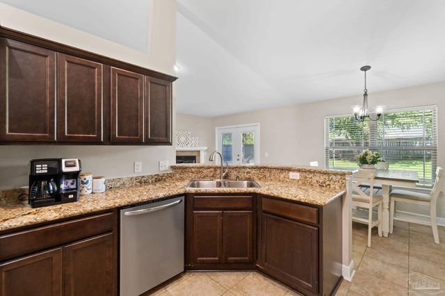 6066 Autumn Pines Cir, Pace, FL 32571