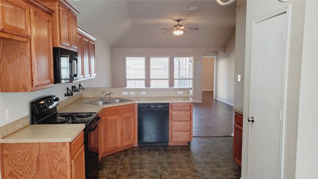 5424 Creek Hill Lane, Fort Worth, TX 76179