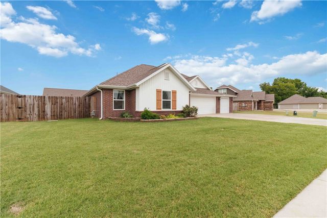642 Mary Katherine Street, Prairie Grove, AR 72753