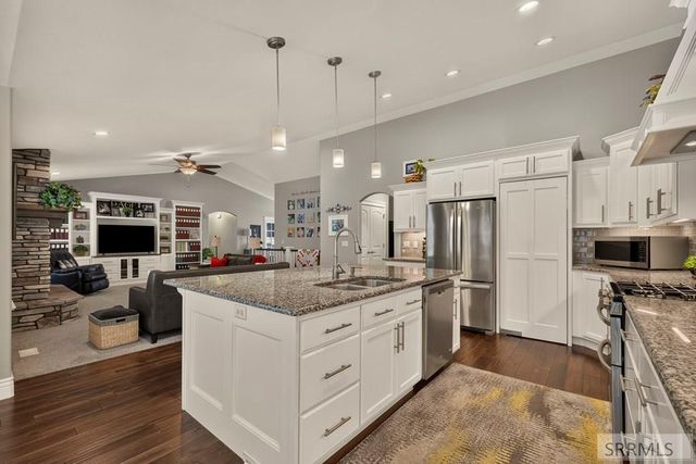 916 Oak Hill Way, Rexburg, ID 83440