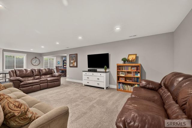 916 Oak Hill Way, Rexburg, ID 83440