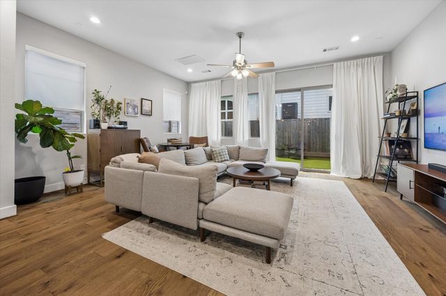 2704 Baldwin Street, Houston, TX 77006