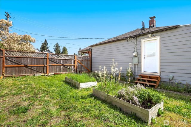 3733 D Street, Bremerton, WA 98312