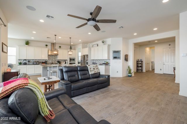 40587 N SPOTTED Lane, San Tan Valley, AZ 85140