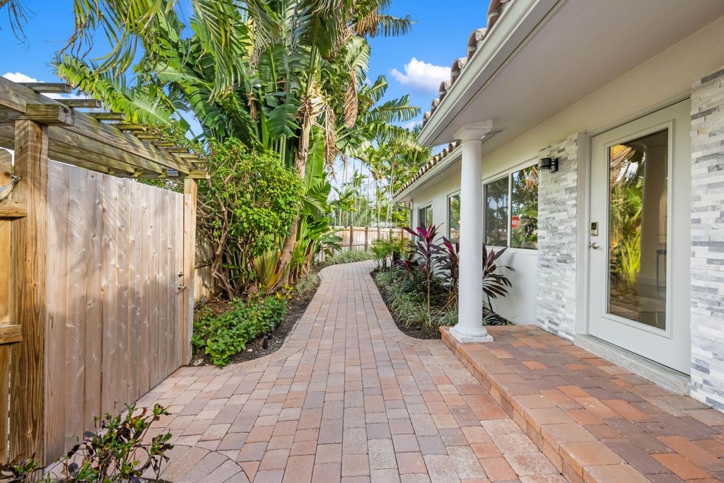 1764 NE 16TH Street, Fort Lauderdale, FL 33304
