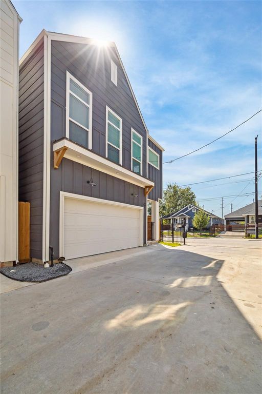 5237 Hillman Street F, Houston, TX 77023