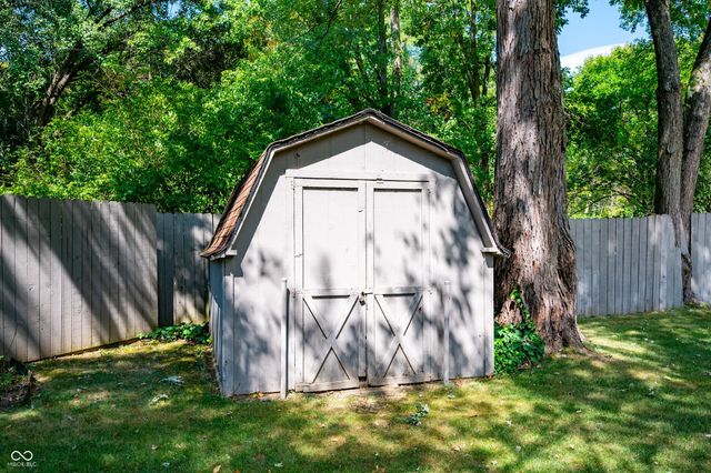 910 Claridge Court, Indianapolis, IN 46260