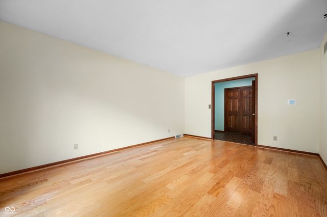 910 Claridge Court, Indianapolis, IN 46260