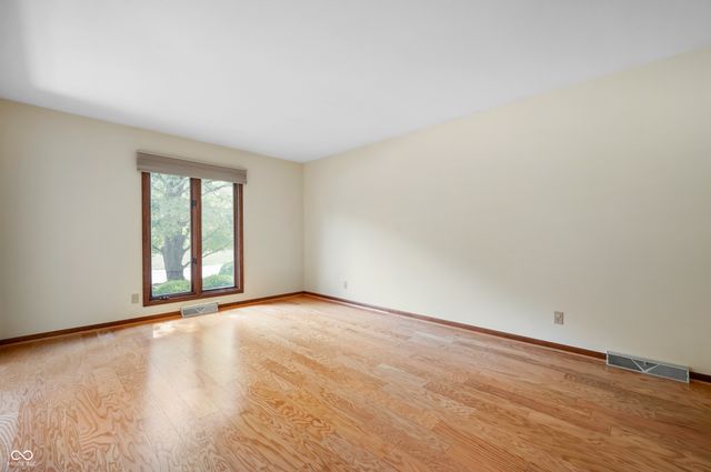 910 Claridge Court, Indianapolis, IN 46260