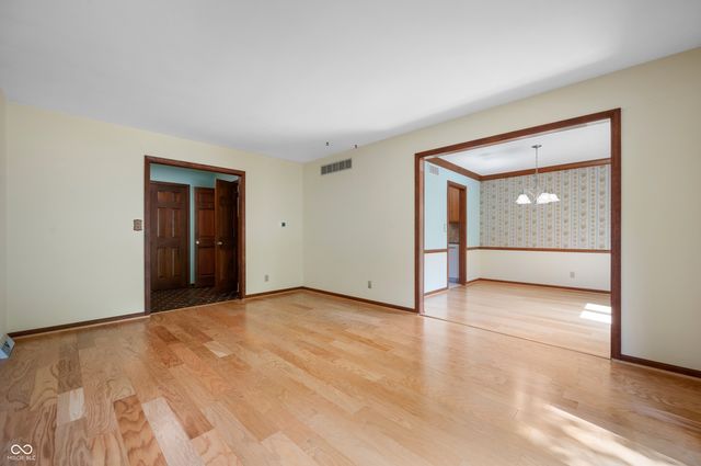 910 Claridge Court, Indianapolis, IN 46260