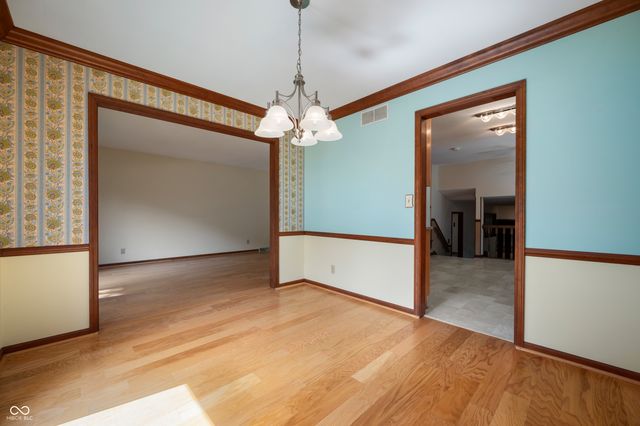 910 Claridge Court, Indianapolis, IN 46260