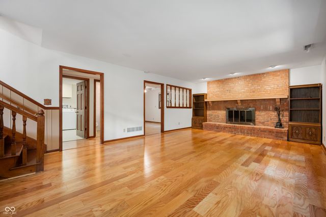 910 Claridge Court, Indianapolis, IN 46260