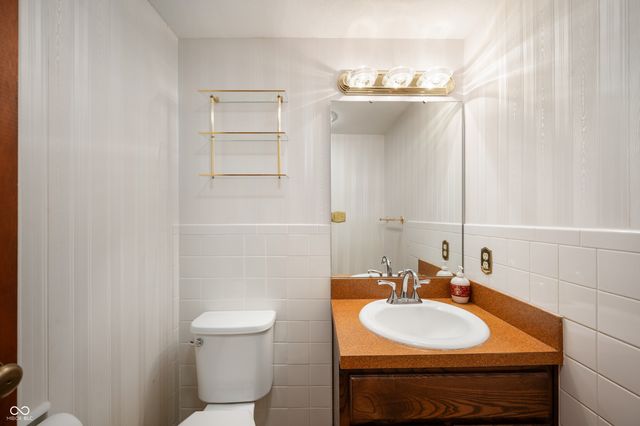 910 Claridge Court, Indianapolis, IN 46260