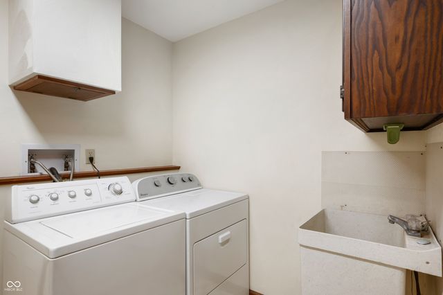 910 Claridge Court, Indianapolis, IN 46260