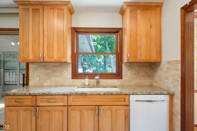 910 Claridge Court, Indianapolis, IN 46260