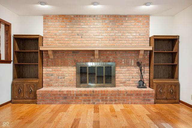 910 Claridge Court, Indianapolis, IN 46260