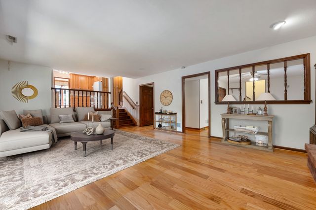 910 Claridge Court, Indianapolis, IN 46260