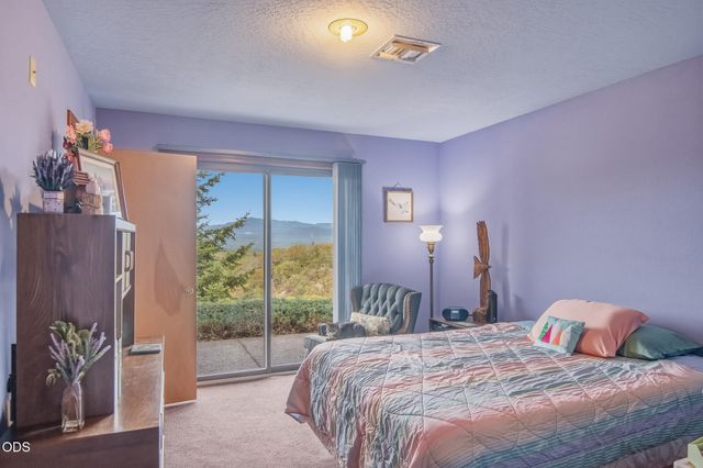 700 Cienaga Lane, Grants Pass, OR 97526