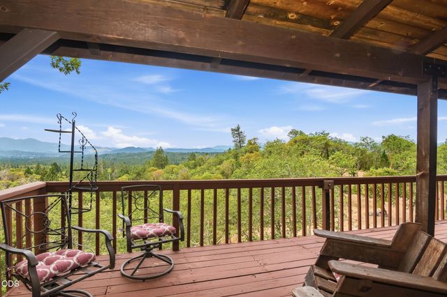 700 Cienaga Lane, Grants Pass, OR 97526