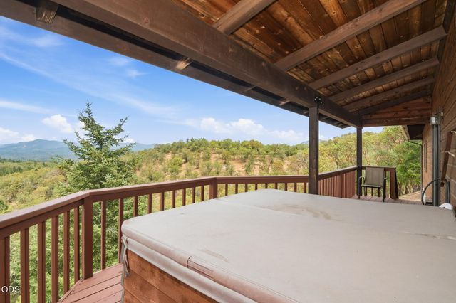700 Cienaga Lane, Grants Pass, OR 97526