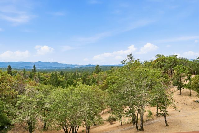 700 Cienaga Lane, Grants Pass, OR 97526