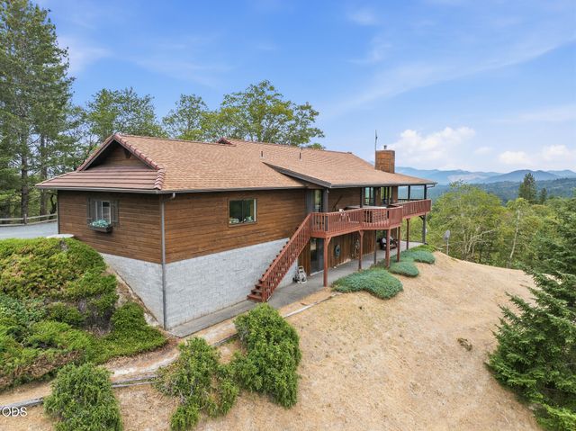 700 Cienaga Lane, Grants Pass, OR 97526