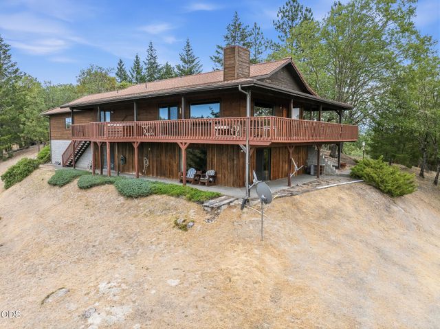 700 Cienaga Lane, Grants Pass, OR 97526