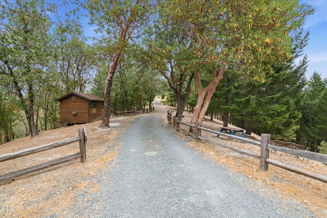 700 Cienaga Lane, Grants Pass, OR 97526