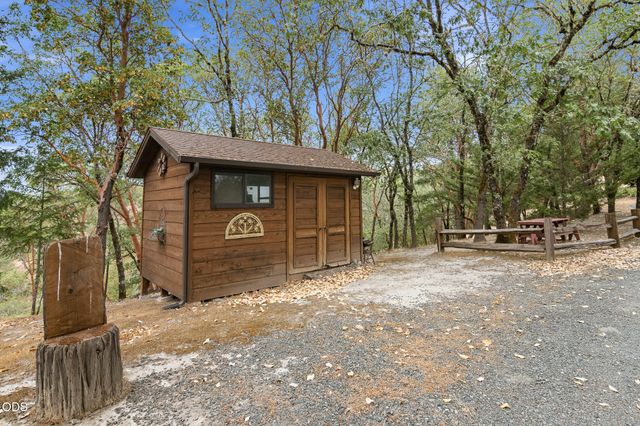 700 Cienaga Lane, Grants Pass, OR 97526