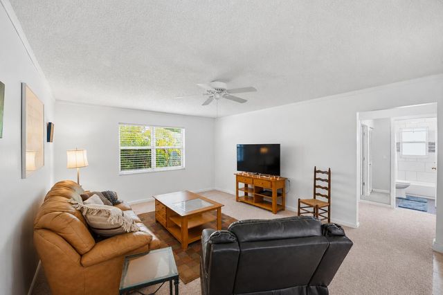 1081 Palama Way, Lantana, FL 33462