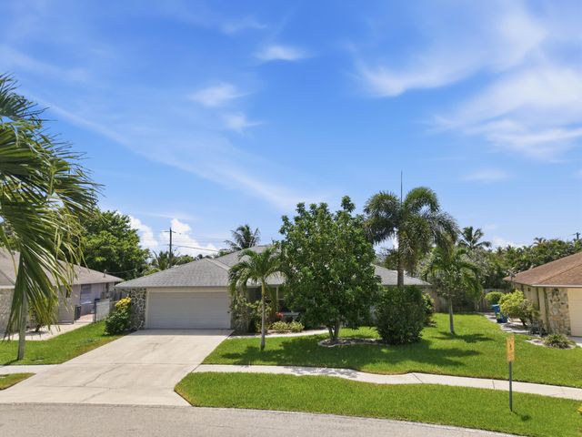 1081 Palama Way, Lantana, FL 33462