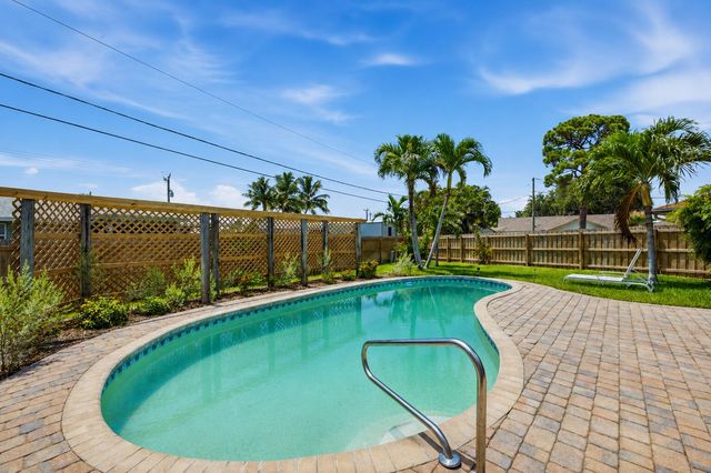 1081 Palama Way, Lantana, FL 33462