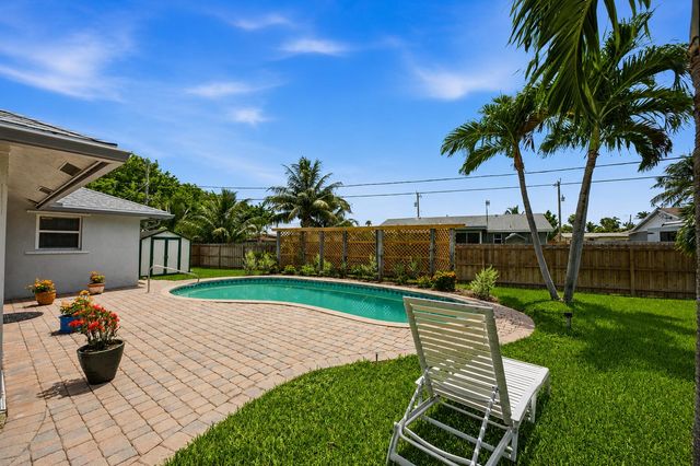 1081 Palama Way, Lantana, FL 33462