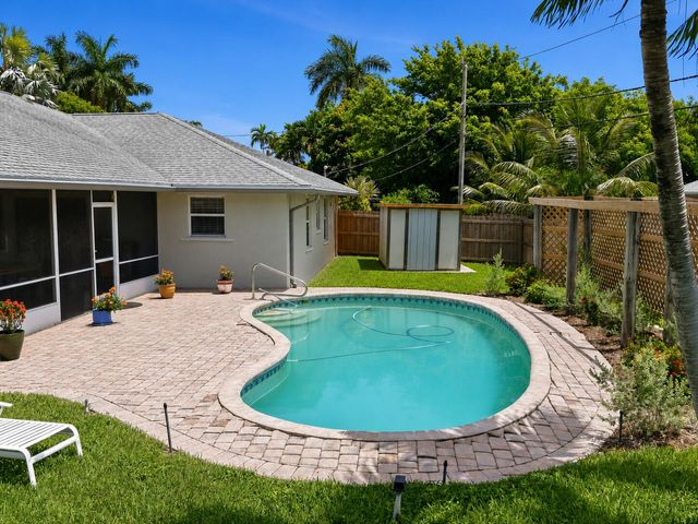 1081 Palama Way, Lantana, FL 33462
