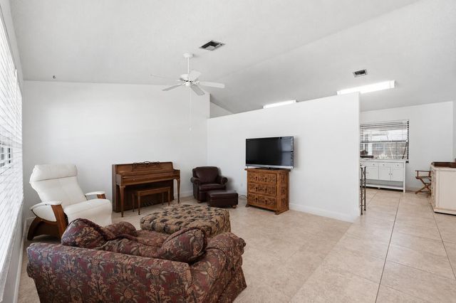 1081 Palama Way, Lantana, FL 33462
