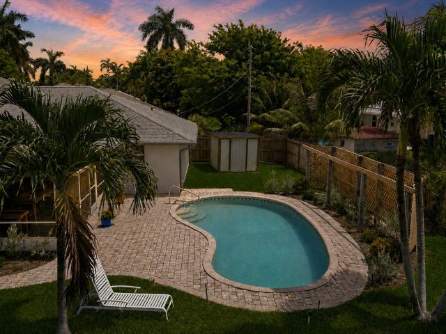 1081 Palama Way, Lantana, FL 33462